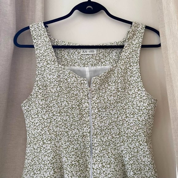 Vintage Floral Print Sundress - Picture 2 of 4